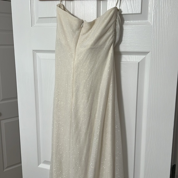 Strapless gown. , brand unknown size 4 - Picture 6 of 6